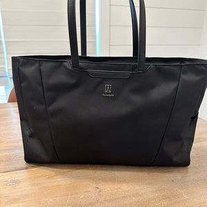 Large laptop carry on